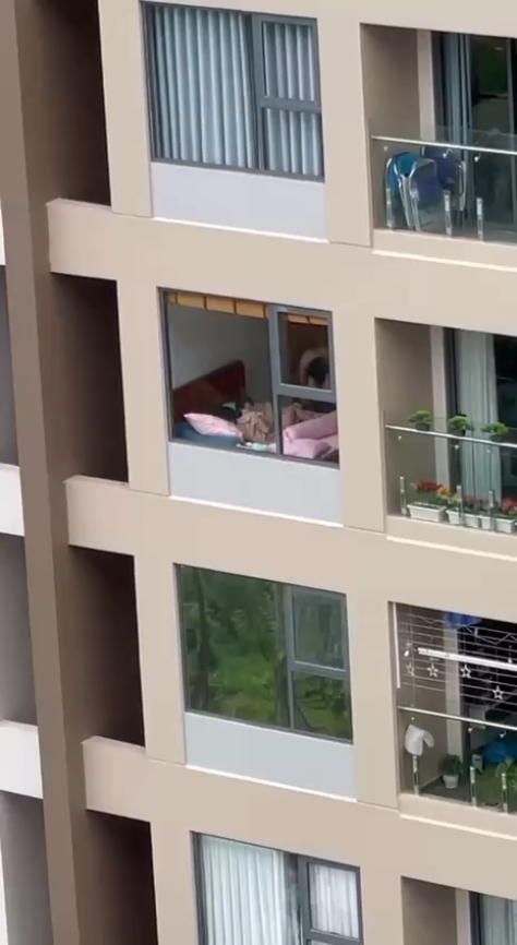 Ngintip Pasangan Ngentot di Apartemen Seberang