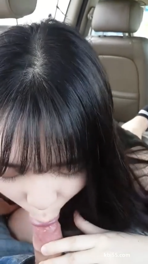 Ngisep Kontol Pacar di Mobil