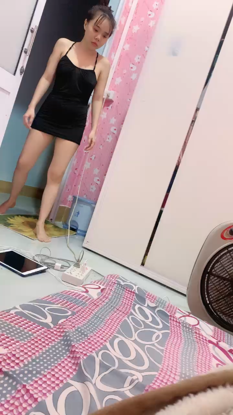 Ngentotin idol liveshow pakai gaun hitam dua tali