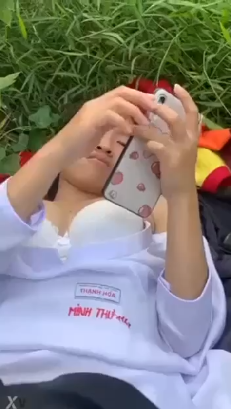 Ajak Aku ke Semak Rumput, Remas Tetekku