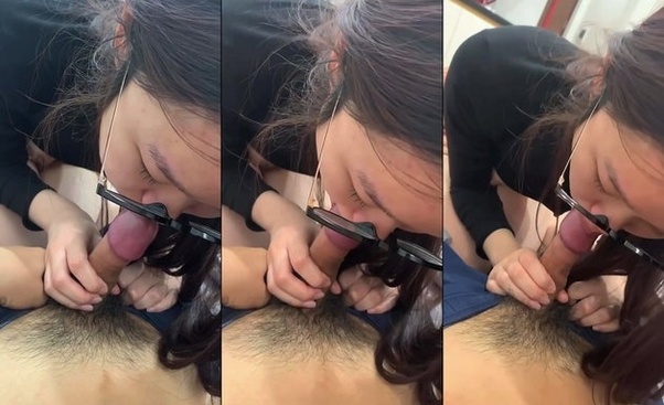 Mahasiswi Berkacamata Muda Latihan Menghisap Kontol Seperti Permen Lolipop
